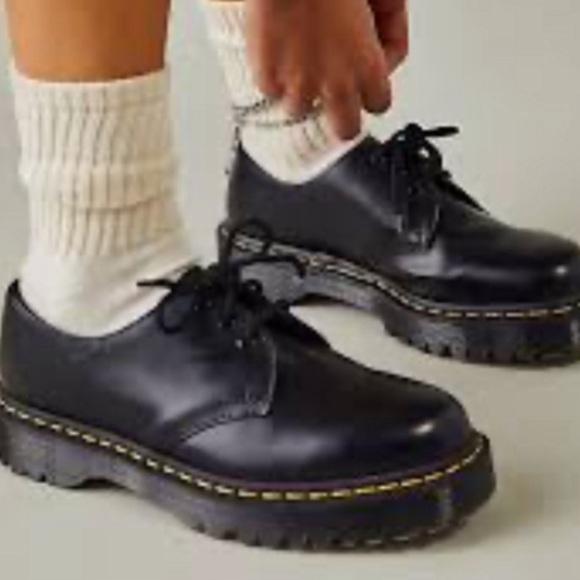 Dr marten’s Oxford leather shoes size 7US - Picture 2 of 6